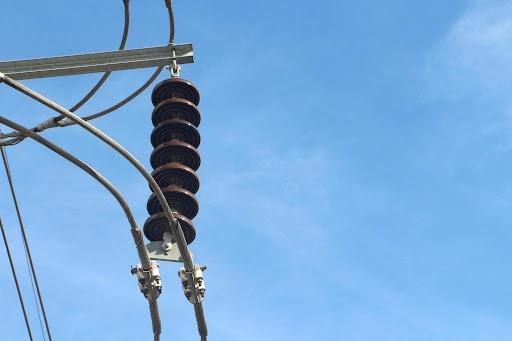 Isoladores Elétricos: 7 Tipos Essenciais para Sua Segurança